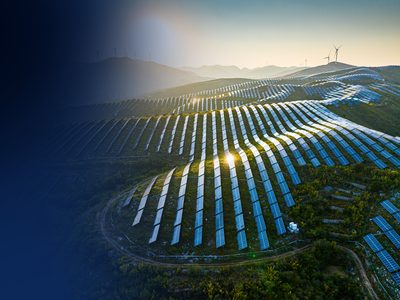 Painéis solares iluminados pelo sol